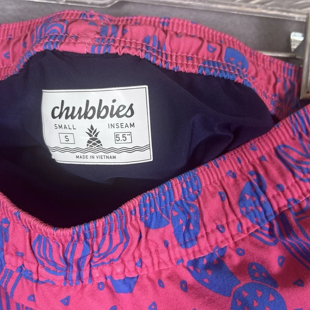 Chubbies The Grand Mirage Swim Trunks Small 5.5 Inseam Pink Blue Cactus Resort